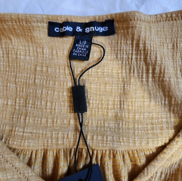 NWT Cable & Guage Top - Picture 4 of 9